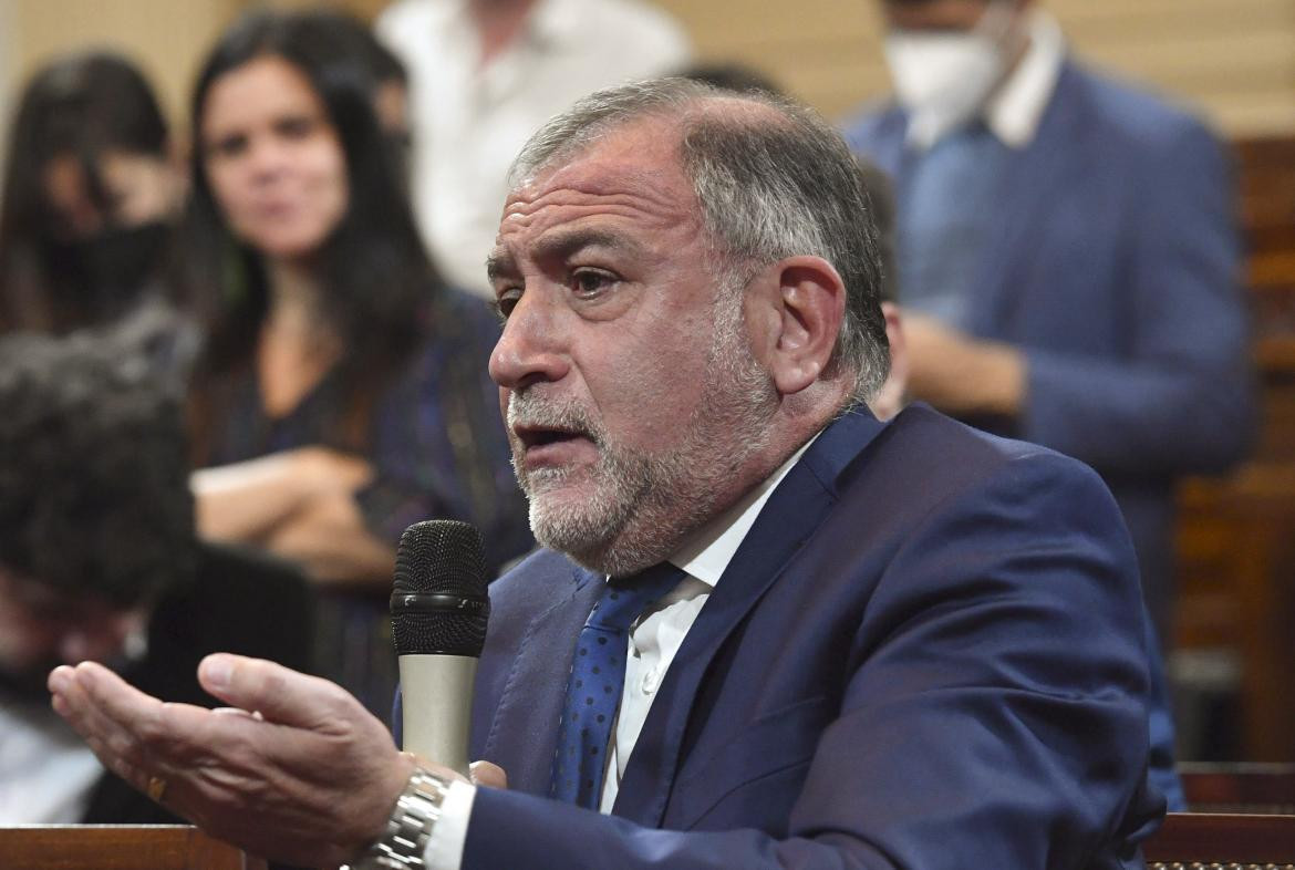 Papelón de Luis Juez tras quedarle abierto el micrófono en una reunión de la Magistratura: “Una moneda le vamos a sacar”