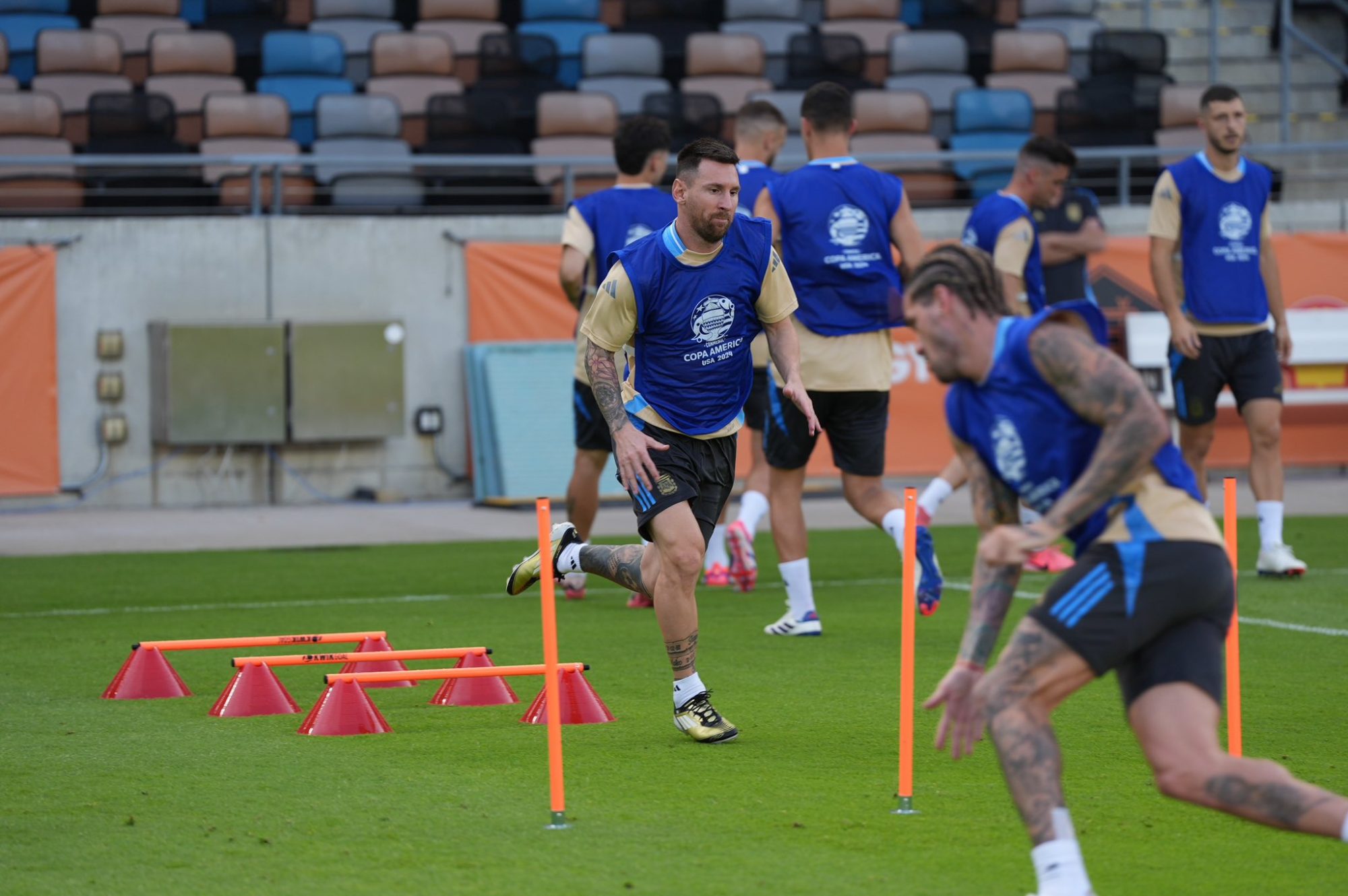 Scaloni definió el equipo para enfrentar a Ecuador con Messi desde el arranque