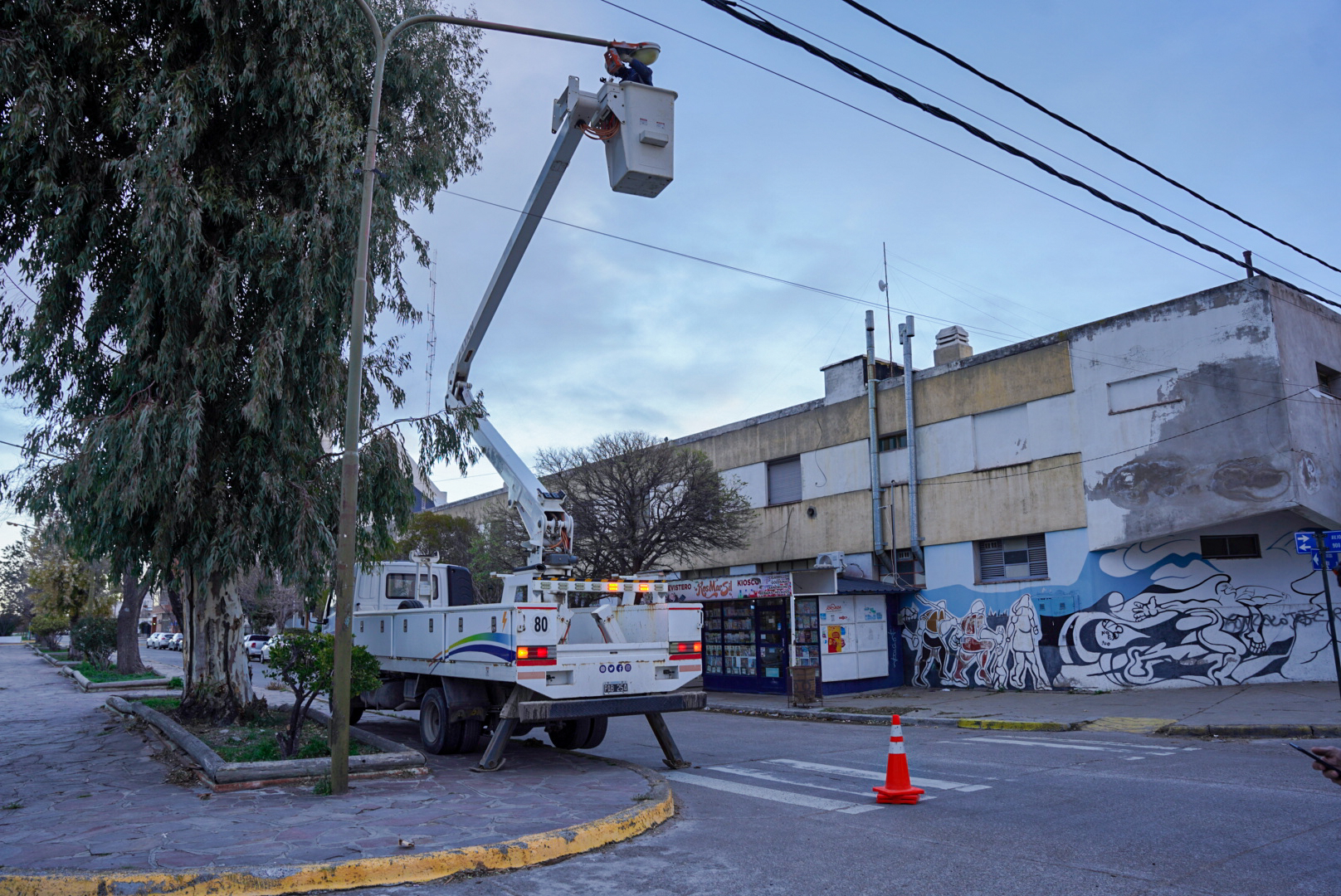 Rawson: Colocan luminarias led en las avenidas céntricas de la ciudad