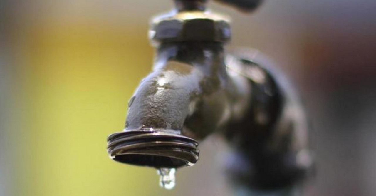 Por la turbiedad del Lago Musters, interrumpieron el suministro de agua en Caleta Olivia