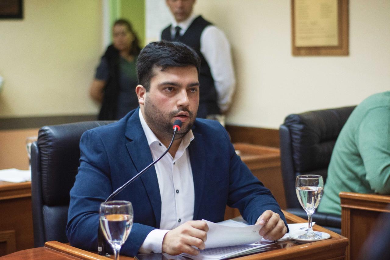 El concejal Flores Revillot presentó un repudio a la resolución de la jueza Martini
