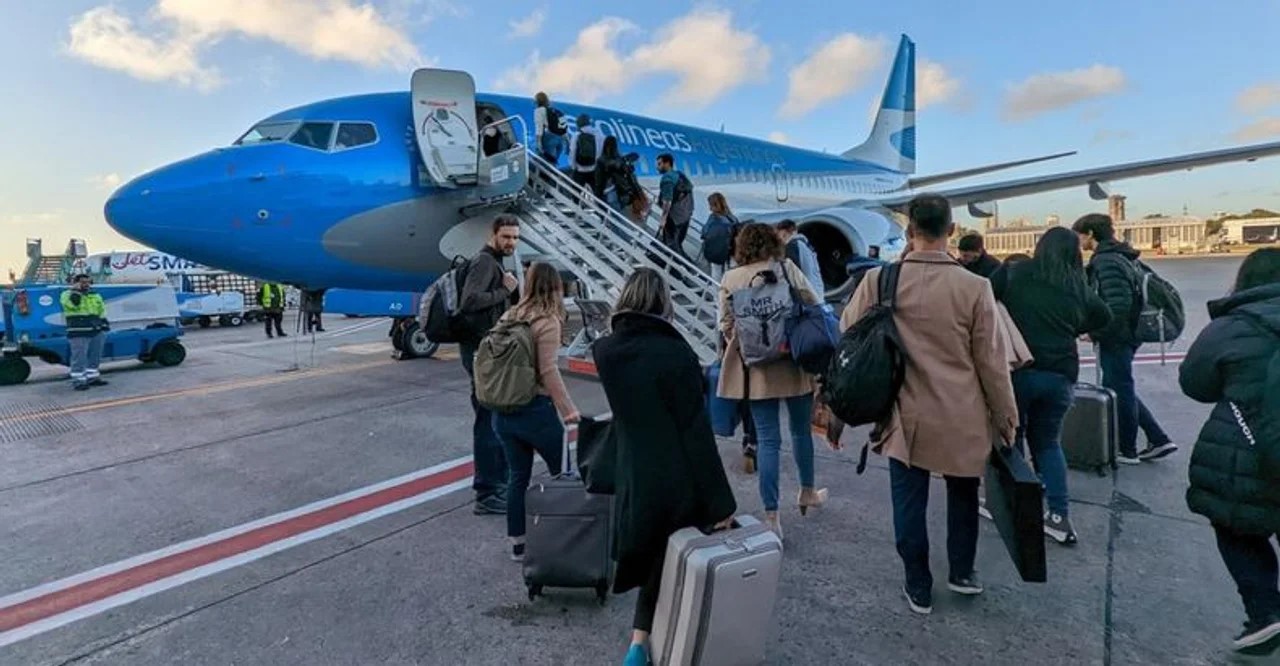 Aerolíneas Argentinas acusó a los gremios aeronáuticos de lanzar un paro encubierto