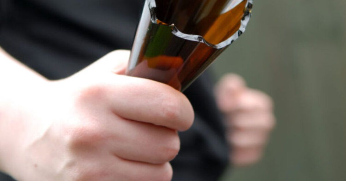 Un adolescente quedó en terapia intensiva tras haber recibido un botellazo durante una discusión en un boliche