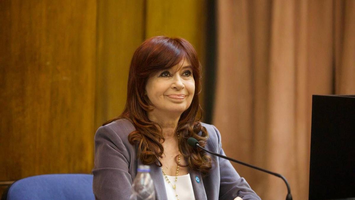 Tras concluir su declaración, Cristina Kirchner dijo que “el partido judicial protegió y sigue protegiendo a quienes tuvieron que ver a este atentando”