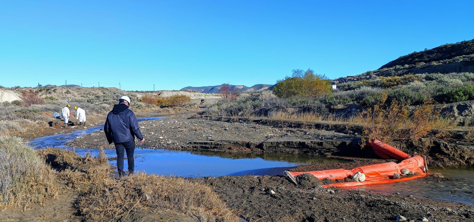 Provincia supervisa tareas en derrame de hidrocarburos que ya está controlado
