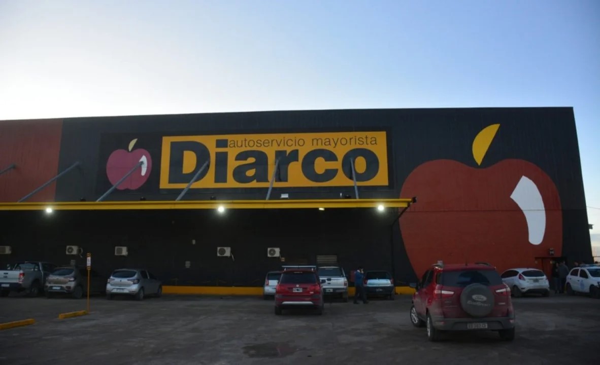 Diarco en Chubut aceptará dólares cara chica en compras y desde el mayorista aseguran que lo tomará a una cotización superior a la del blue