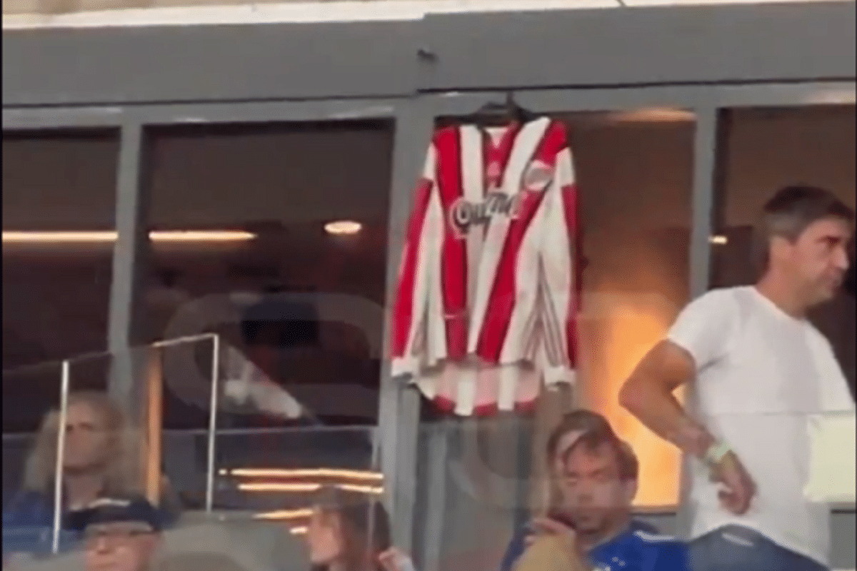 Cruzeiro y la provocación antes de eliminar a Boca: Colgaron una camiseta de River en un palco