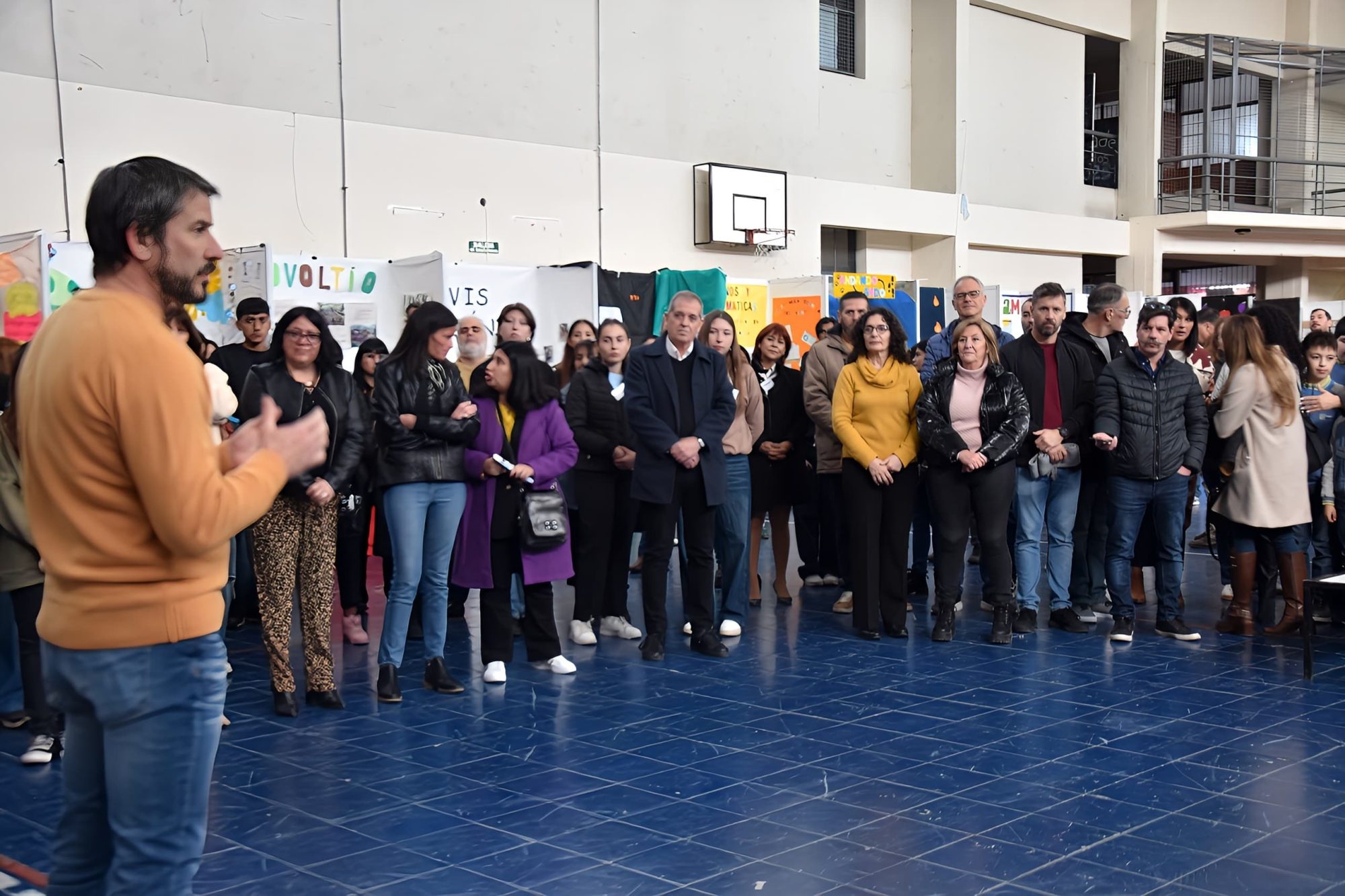 Merino presente en la Feria de Ciencia y Tecnología: “Una sociedad crece con educación”