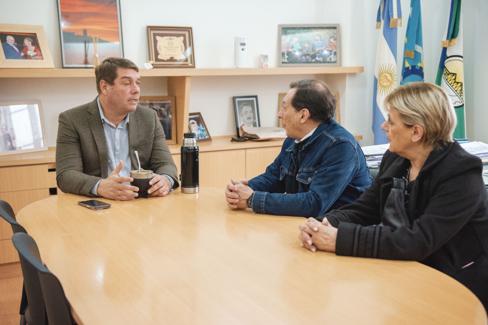 Biss recibió al diputado provincial Casal con la mira puesta en un proyecto que reinicie las obras del Puente del Poeta ubicado en Rawson