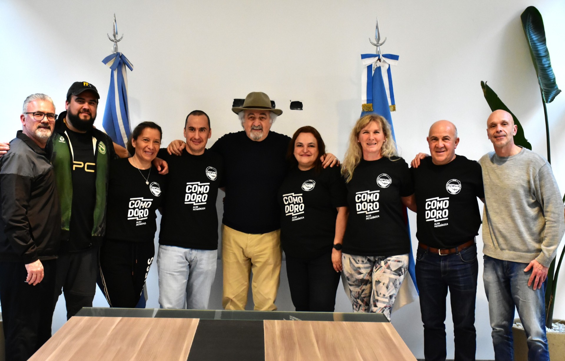 Comodorenses que representarán a Argentina en mundiales visitaron al intendente