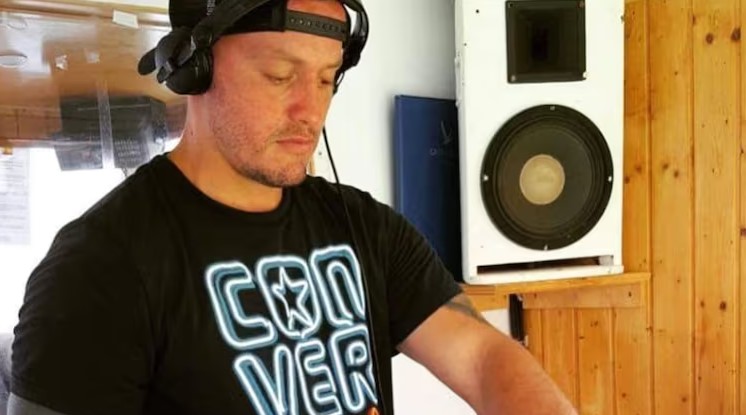 Un DJ argentino murió tras caer de un tercer piso en Ibiza: La justicia busca determinar si fue un accidente