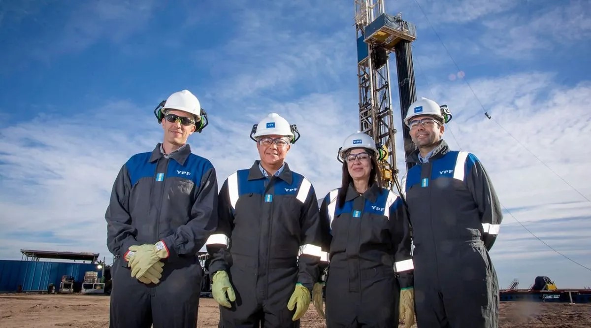 Figueroa viaja a Houston para exponer las bondades de Vaca Muerta que produce el 57% del petróleo del país y el 68% del gas de la Argentina