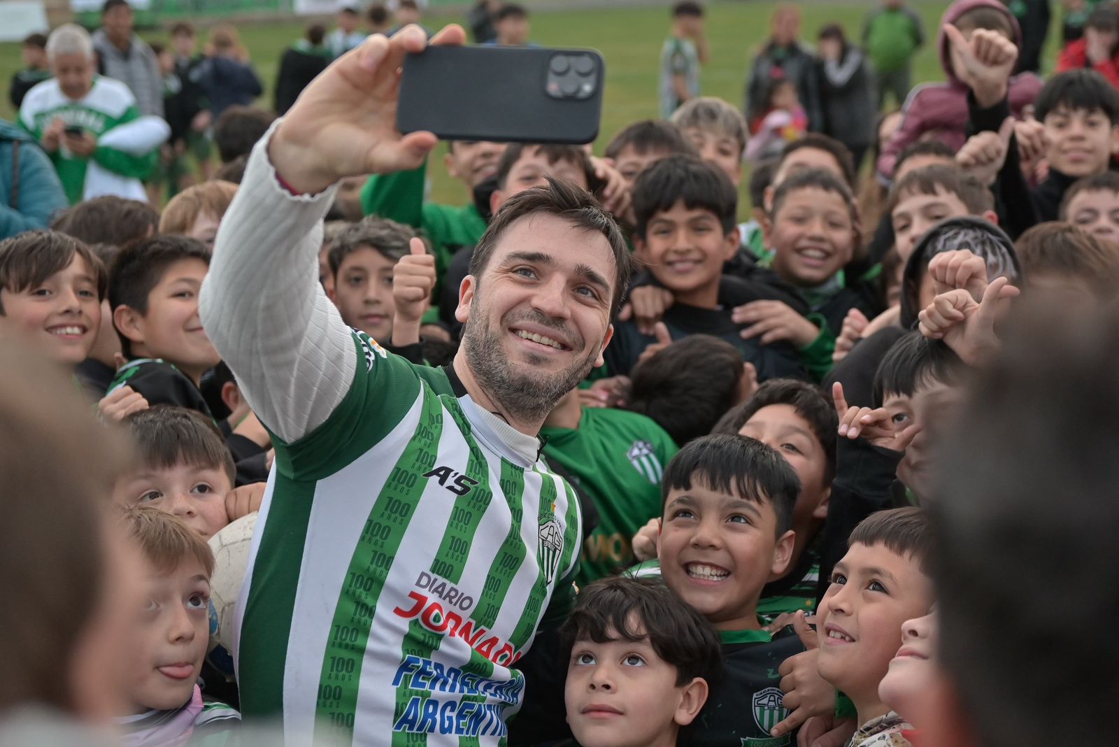 Torres: “Mientras sea gobernador, la Provincia va a estar siempre presente acompañando a los clubes de barrio en cada una de las localidades del Chubut”