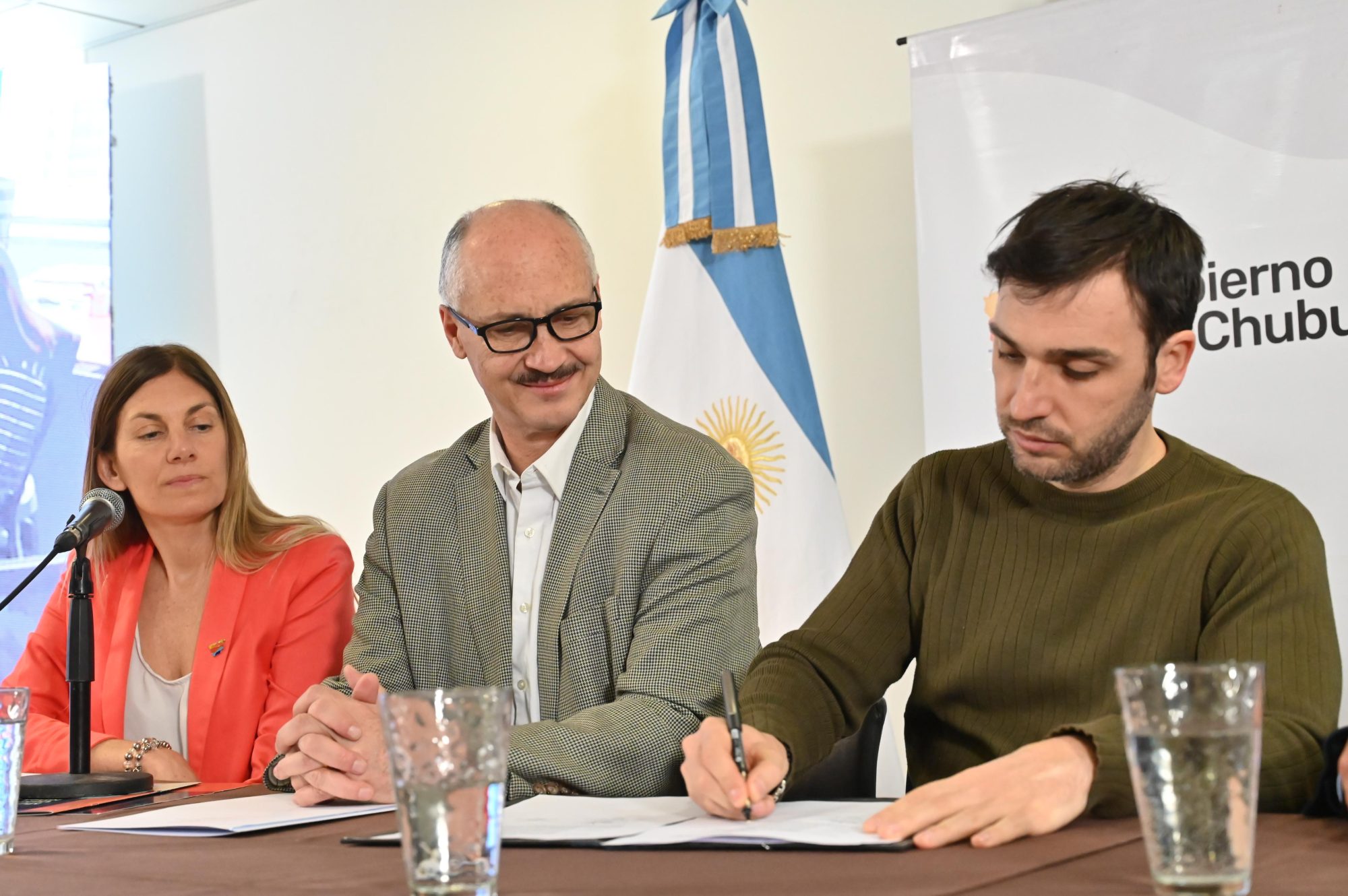 Torres encabezó la firma de un histórico convenio marco de cooperación con representantes de UNICEF Argentina