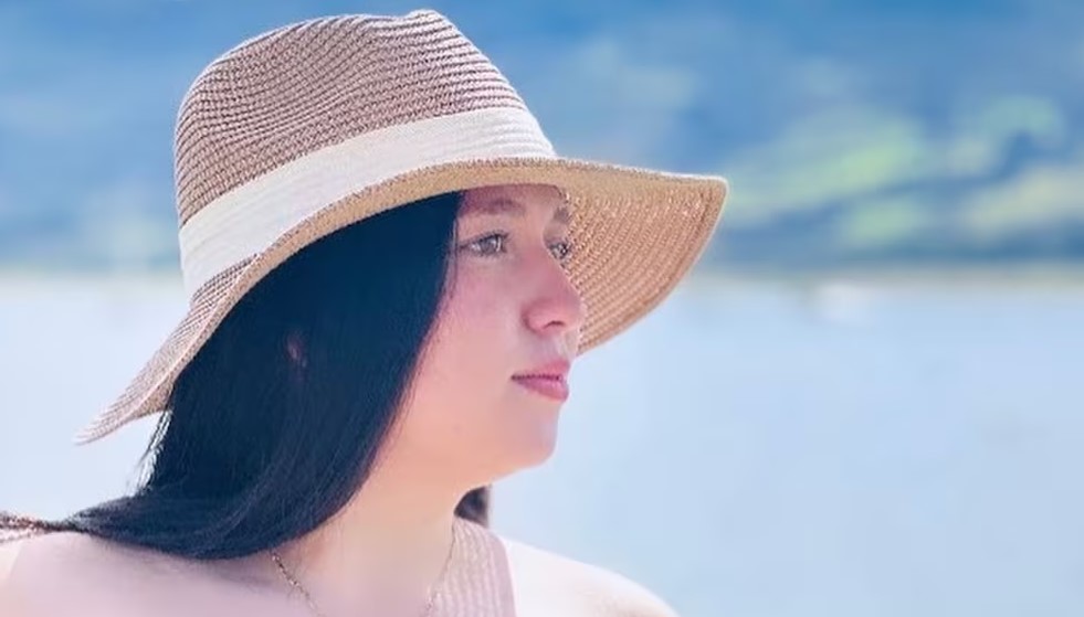 La hija de una diputada intentó rescatar a su perro de las vías y murió atropellada por un tren