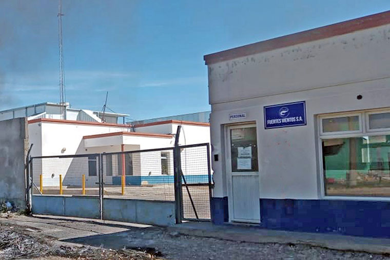 Trabajadores de la pesquera “Fuertes Vientos” reclaman liquidación de fin de temporada y apuntan contra la conducción de Luis Nuñez del STIA