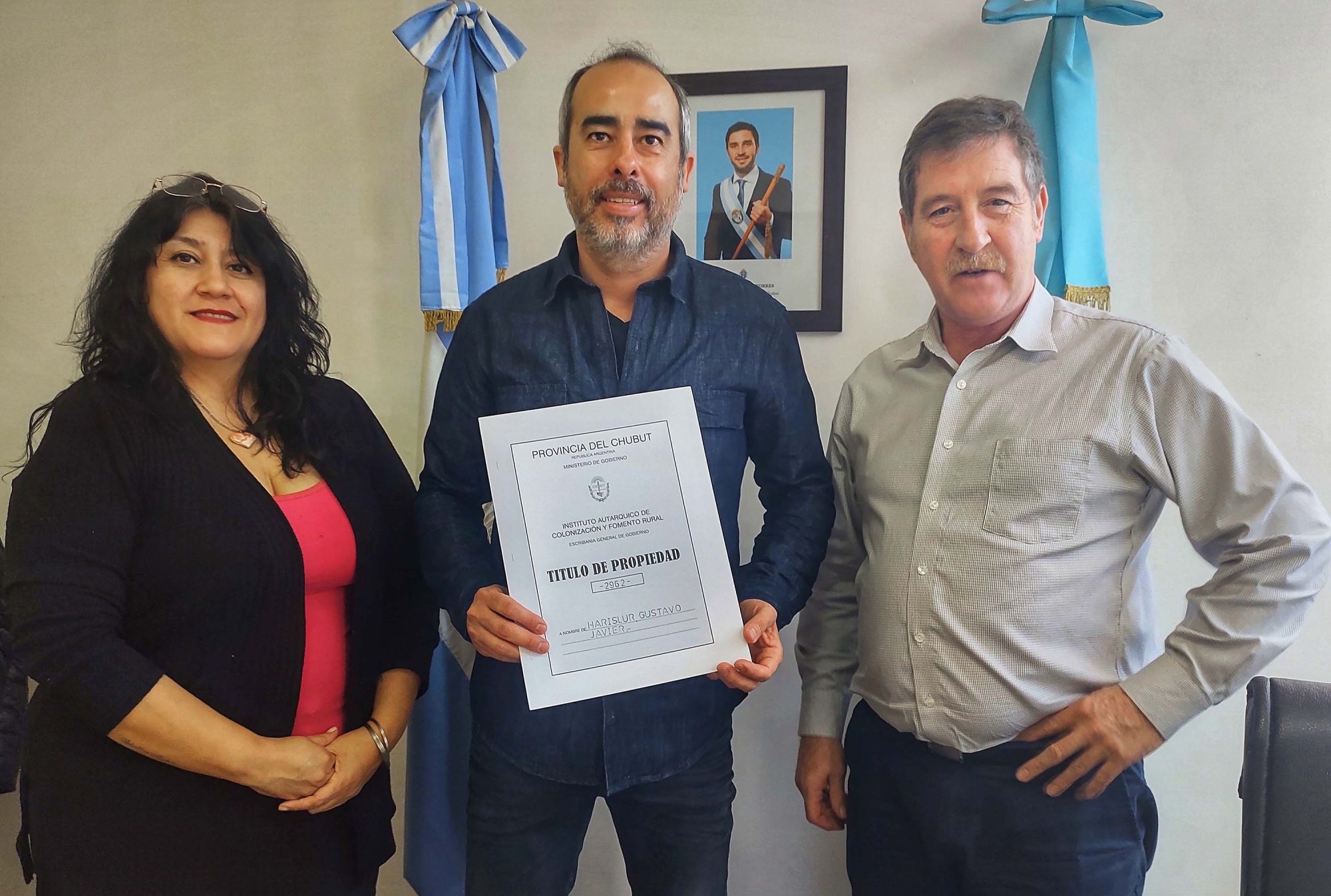 Chubut: El Gobierno entregó título de propiedad de tierras en zona rural de Paso de Indios tras un trámite que se había iniciado hace 60 años