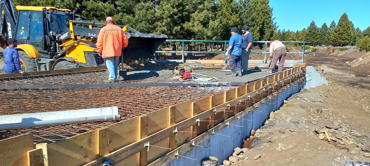 En los próximos meses finalizará la construcción del nuevo puente de El Maitén