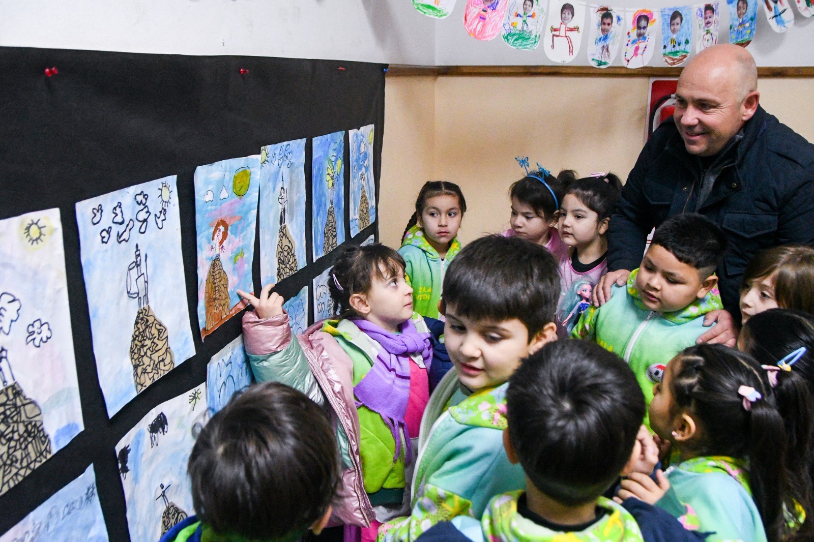 Sastre reconoció a los participantes del programa “un dibujo para mi ciudad”