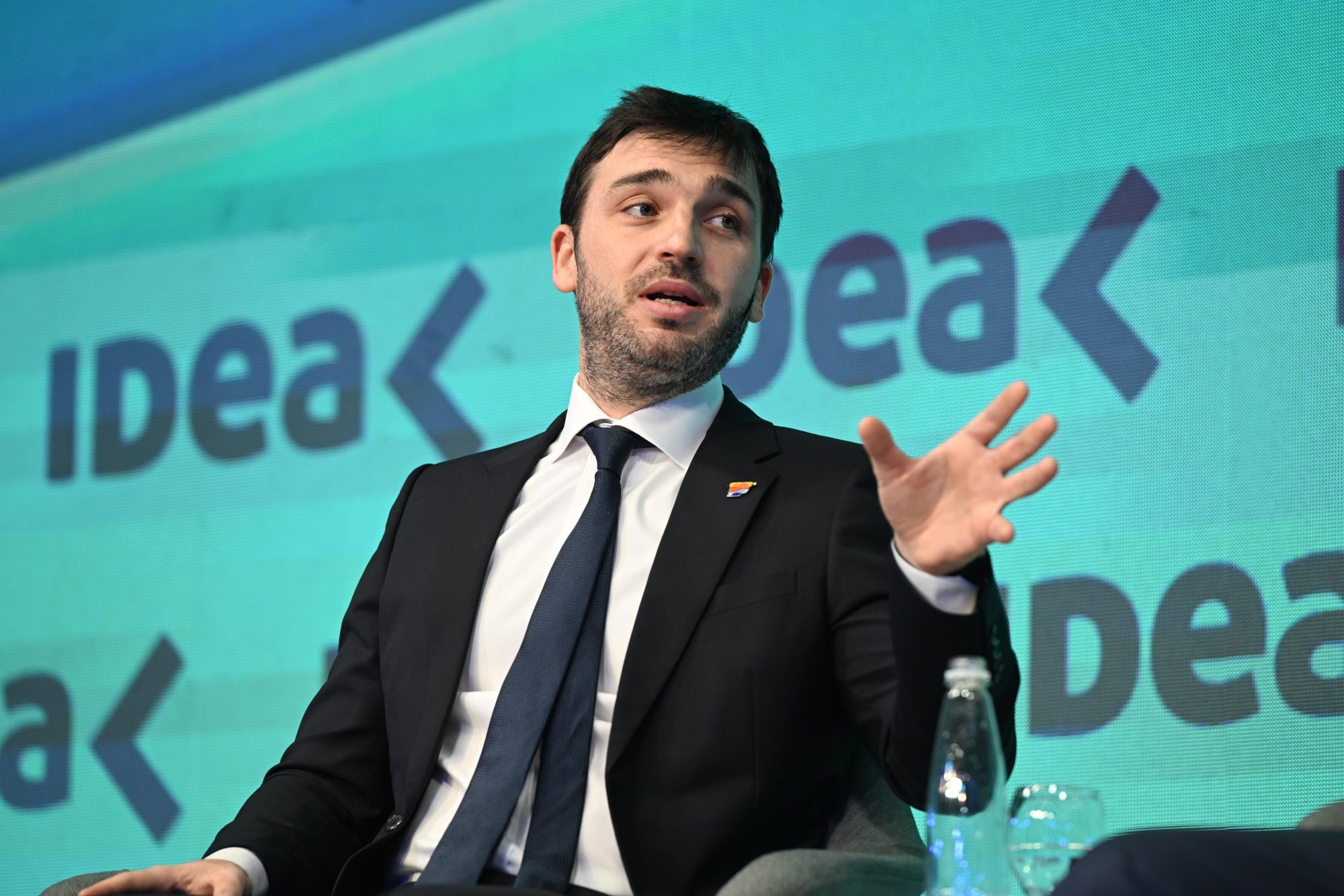 Torres: “Algunos miembros del Poder Ejecutivo fomentan el racismo y la homofobia, naturalizan la burla e insultan”