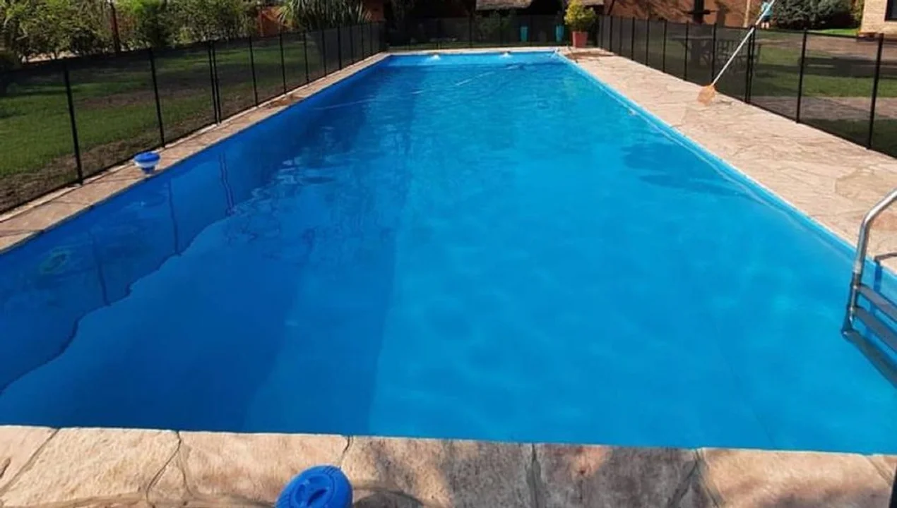 Horror en Córdoba: Un niño de dos años cayó a la pileta y murió ahogado