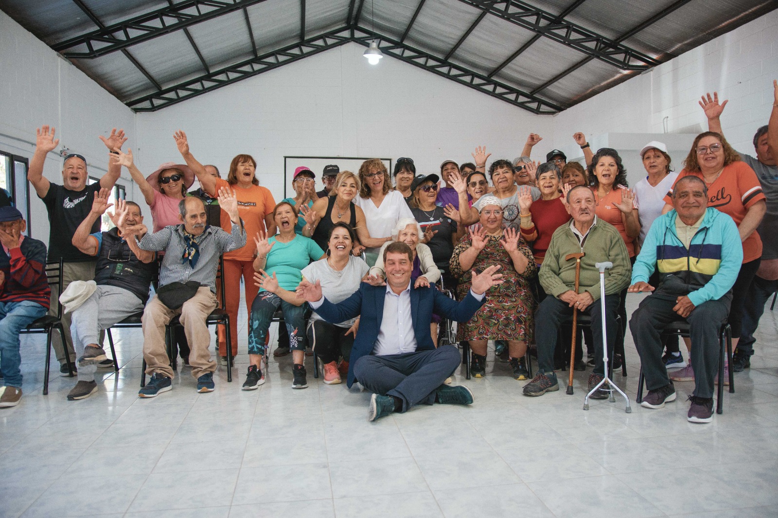 Biss visitó la Colonia Recreativa de Adultos Mayores y anunció la implementación del colectivo municipal