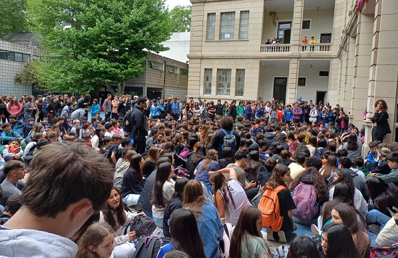 Conflicto universitario: Estudiantes de la UBA votaron tomar la Facultad de Derecho