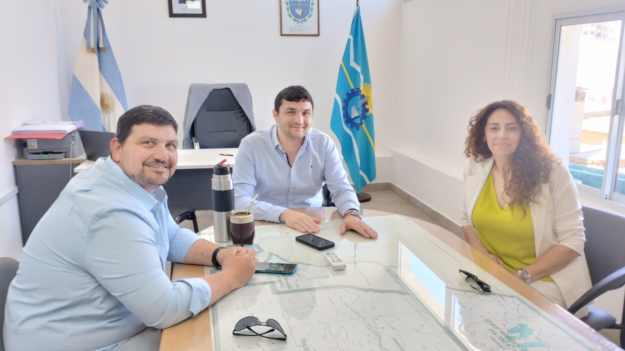 Loyola y Zarate se unen para impulsar el desarrollo turístico y pesquero en Camarones