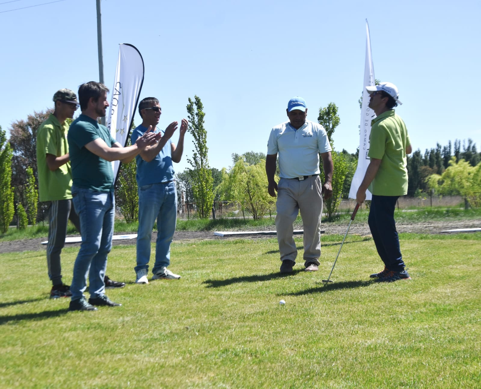 Merino en la inauguración del césped en Las Bardas Campo de Golf: “Nuestra política de Estado es fortalecer el deporte”
