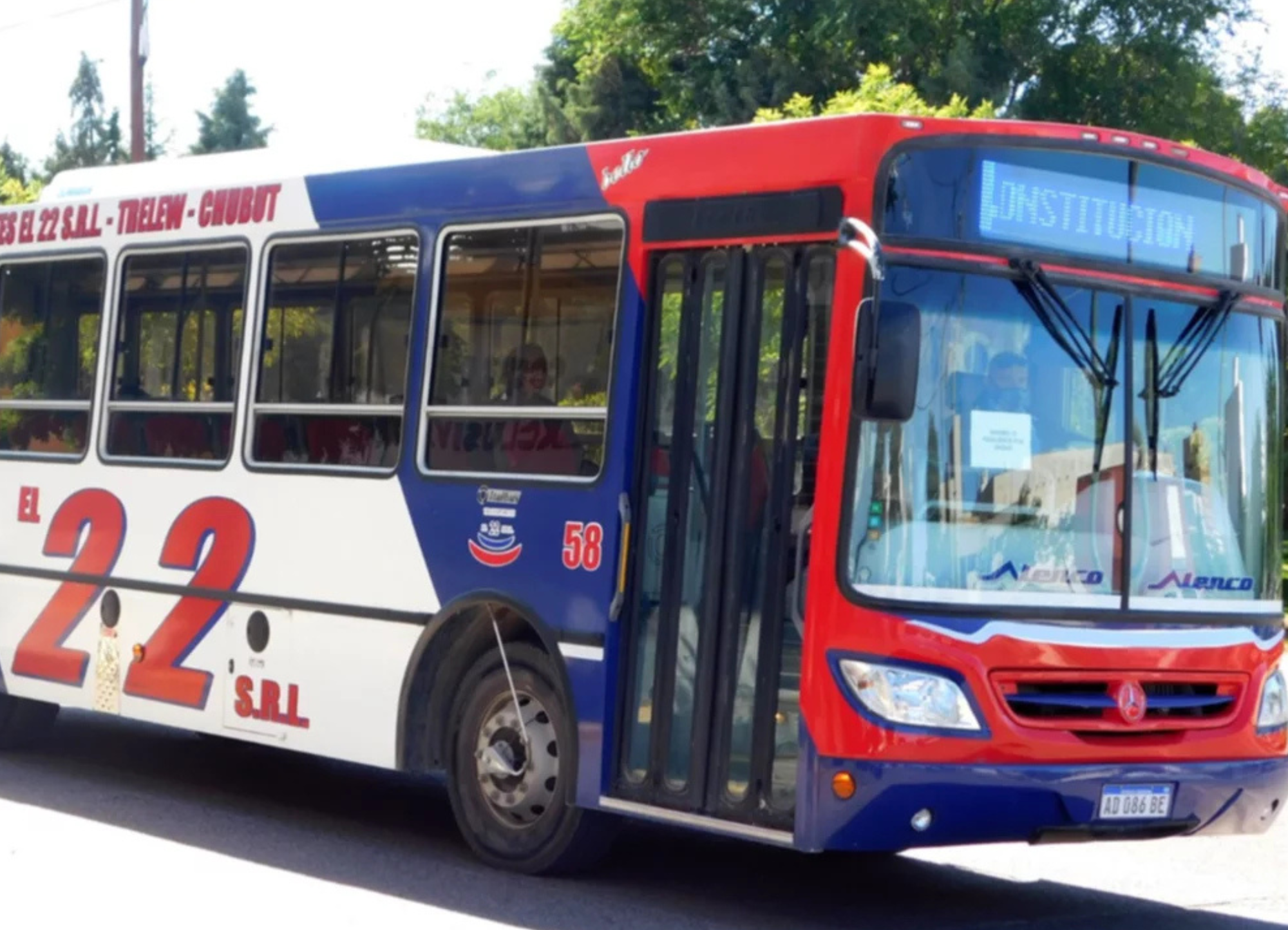 Mientras el país enfrenta una jornada de paro en el transporte, Chubut mantiene en funcionamiento el servicio