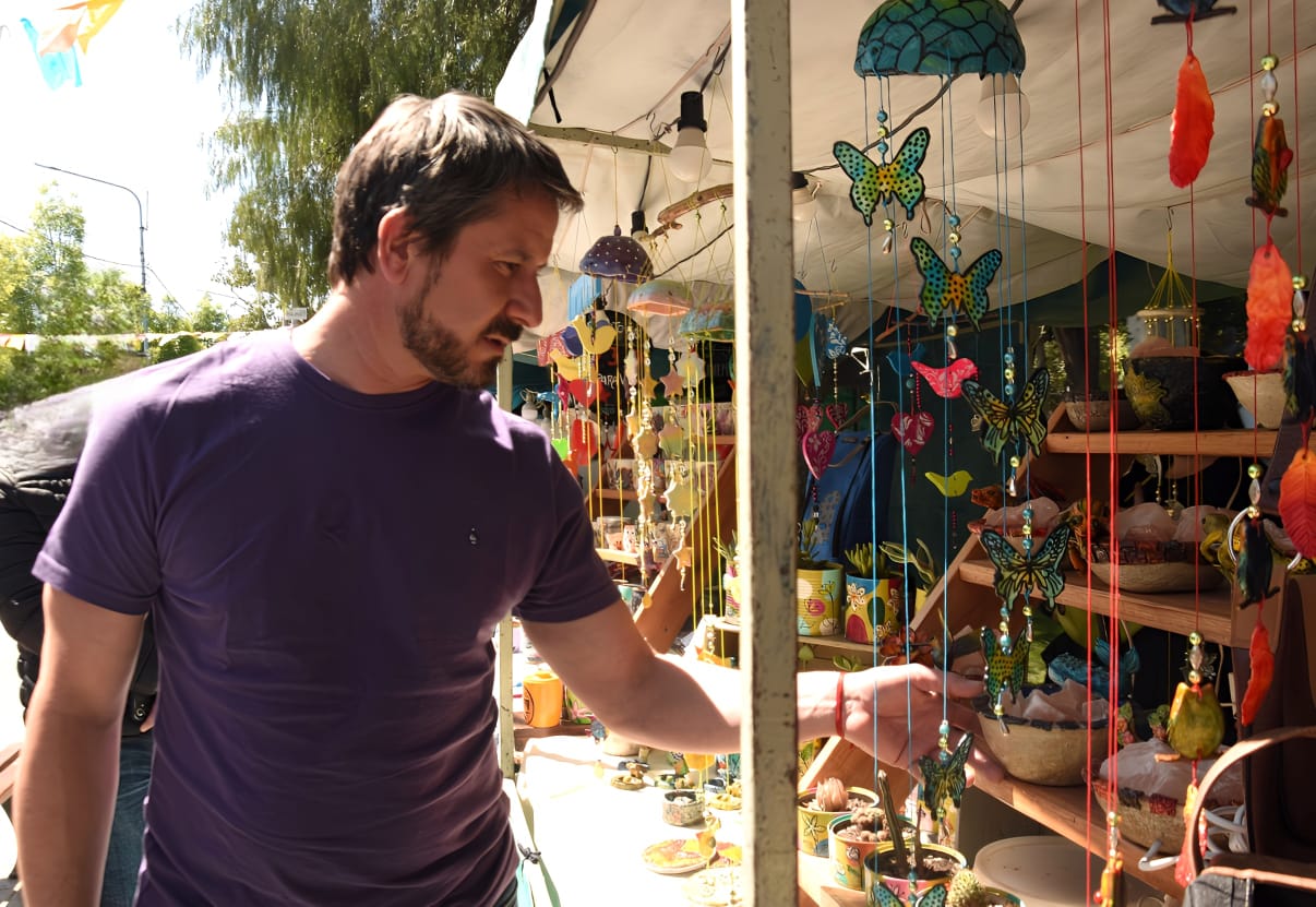 Trelew: se inauguró una nueva edición de la Feria de Artesanos “Día de la Madre”