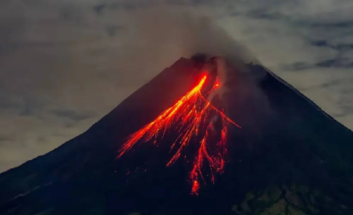 La erupción de volcán Lewotobi deja nueve muertos en Indonesia
