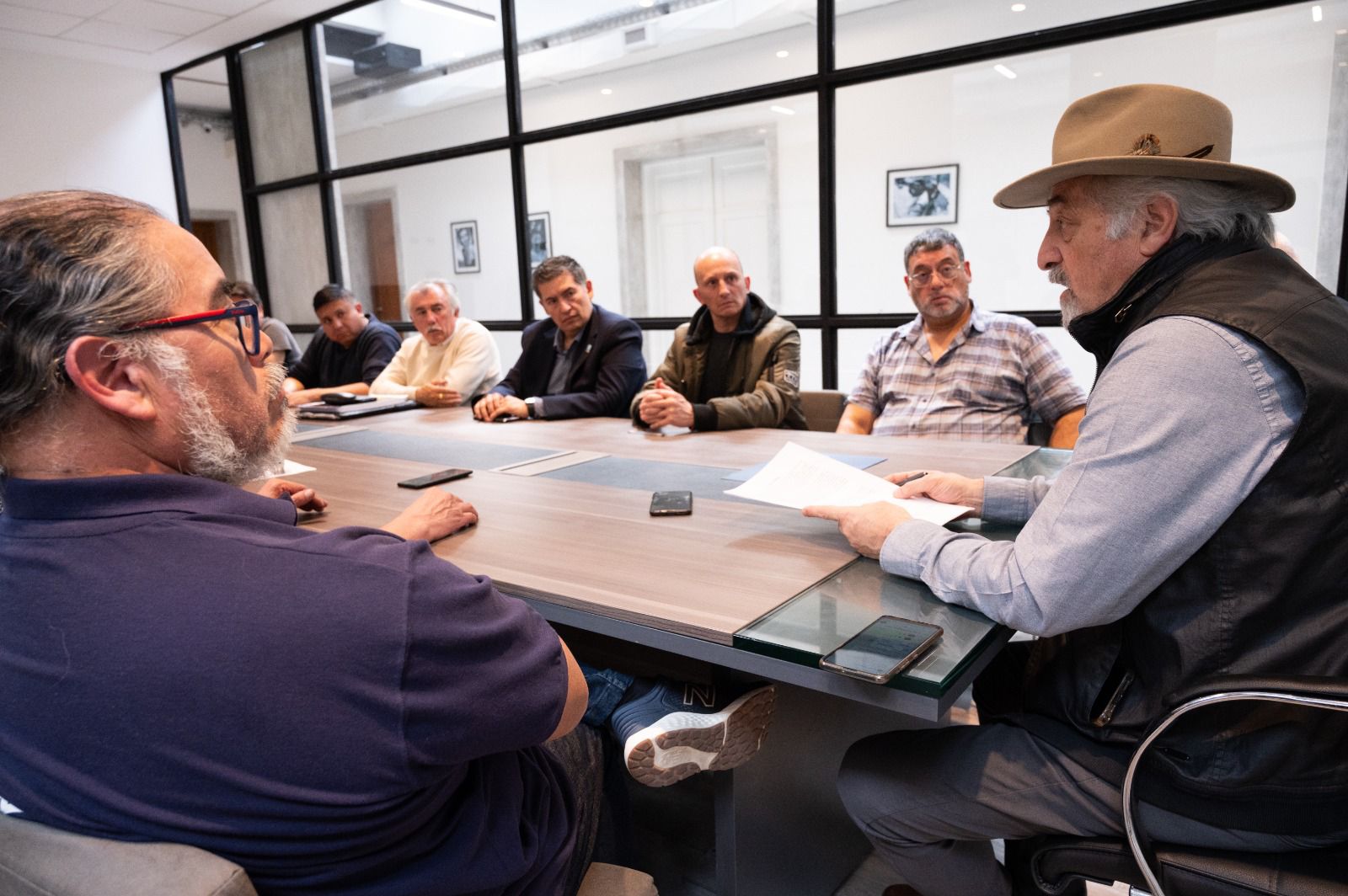 Macharashvili junto a los secretarios Generales del SOEM y el APJ acordaron un aumento salarial del 32,22%