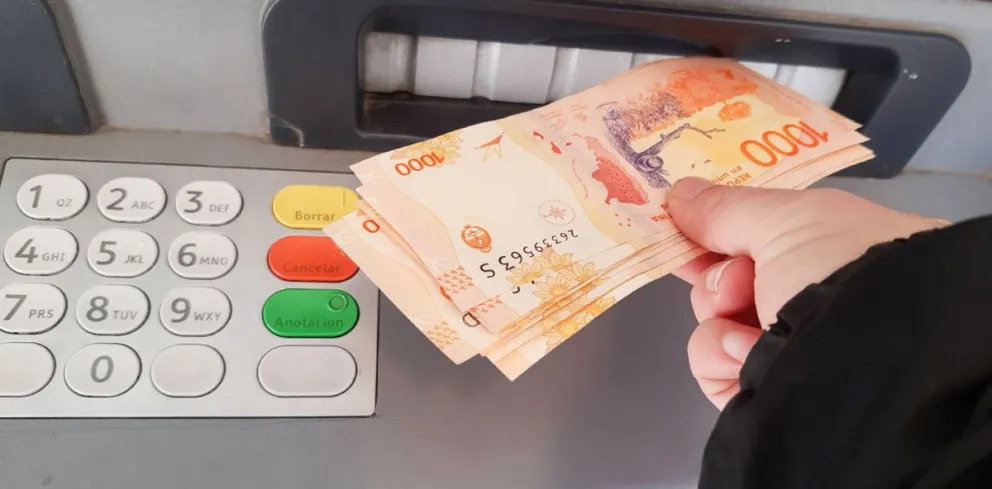 Neuquén: Cobran sus haberes de noviembre los empleados de la Provincia