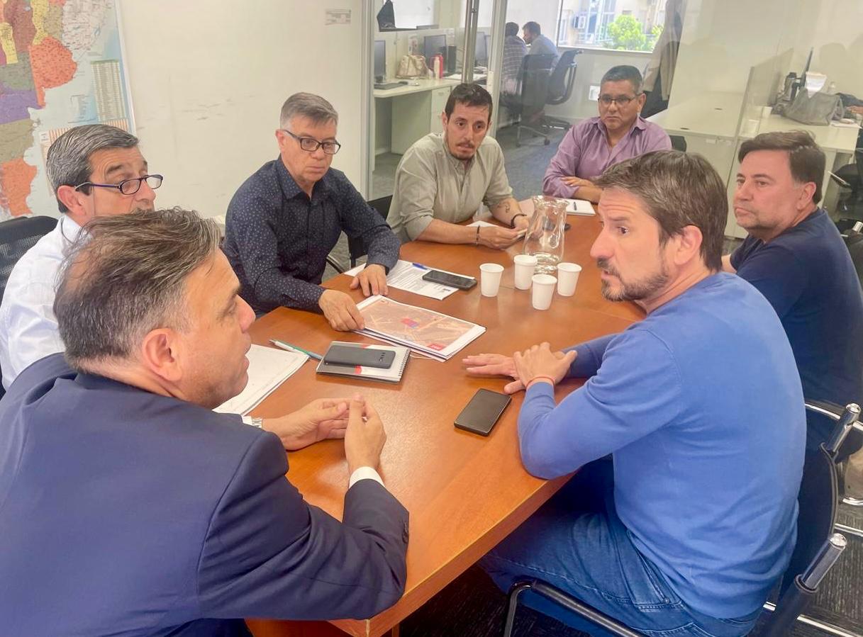 Merino gestionó ante la ANAC la continuidad de los vuelos nocturnos en el Aeropuerto Zar