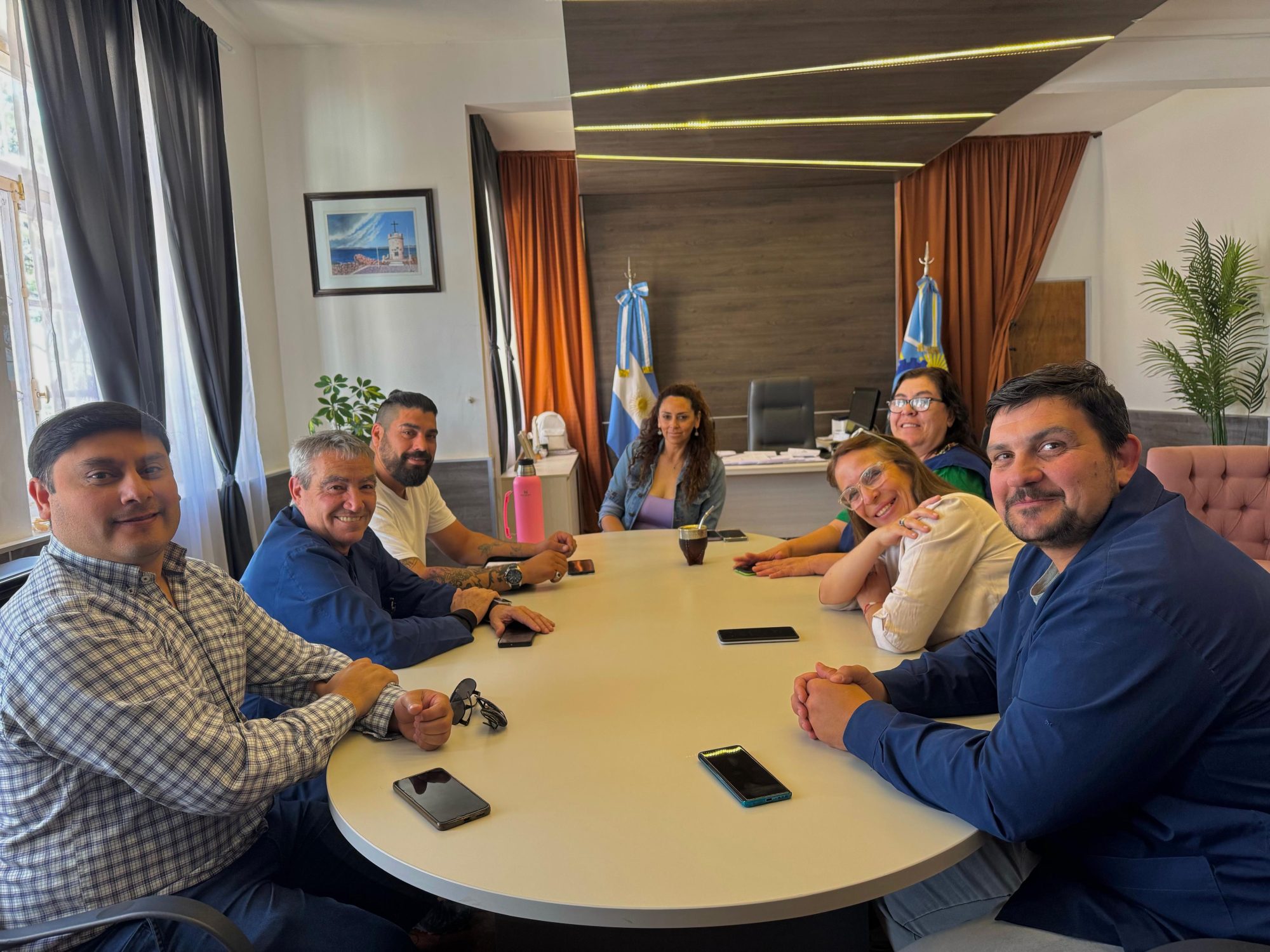 Loyola se reunió con directivos escolares para planificar obras prioritarias en Camarones