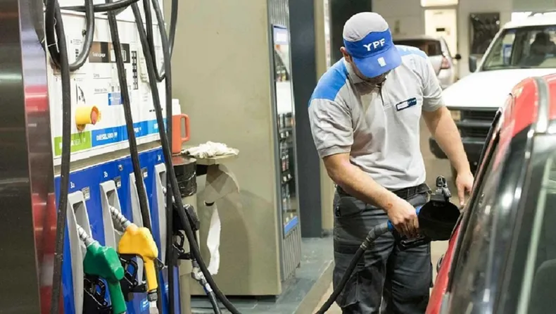 Los precios de los combustibles subieron este viernes 2,75 por ciento