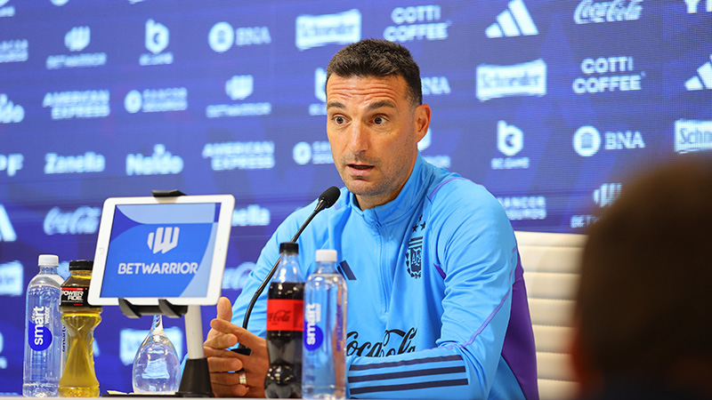 Scaloni comienza a definir la alineación titular para jugar ante Perú