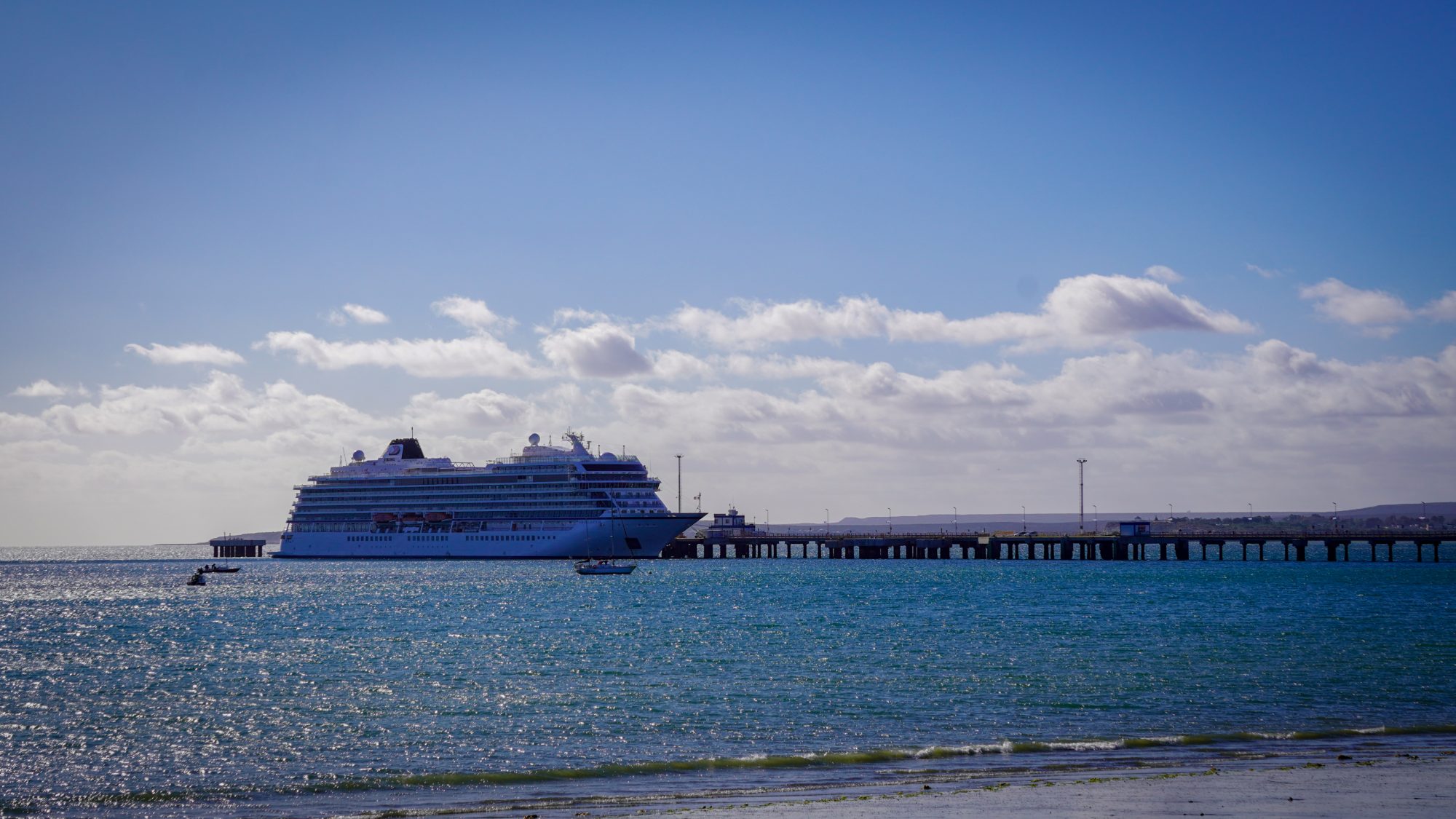 Cruceros en Chubut: Puerto Madryn recibió al Viking Jupiter en la quinta recalada de la temporada