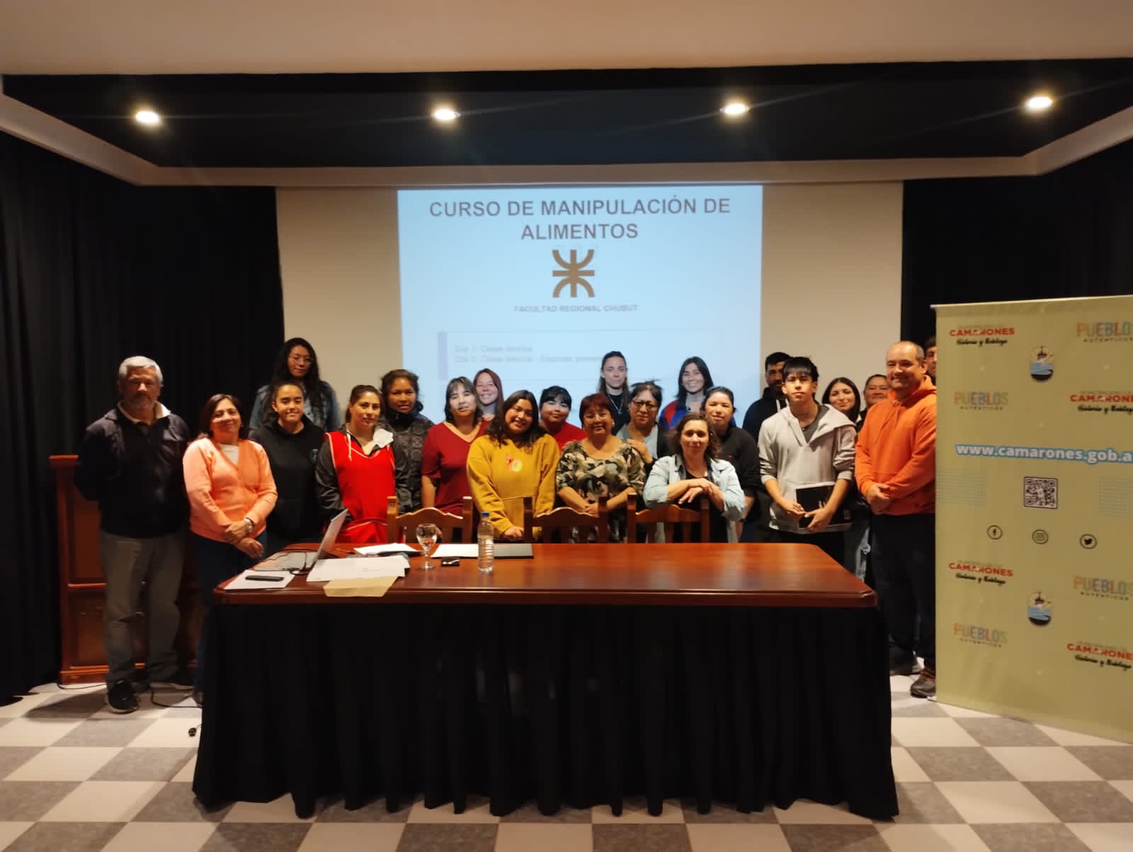 Con gran participación de público se llevó a cabo la Capacitación en Manipulación de Alimentos en Camarones