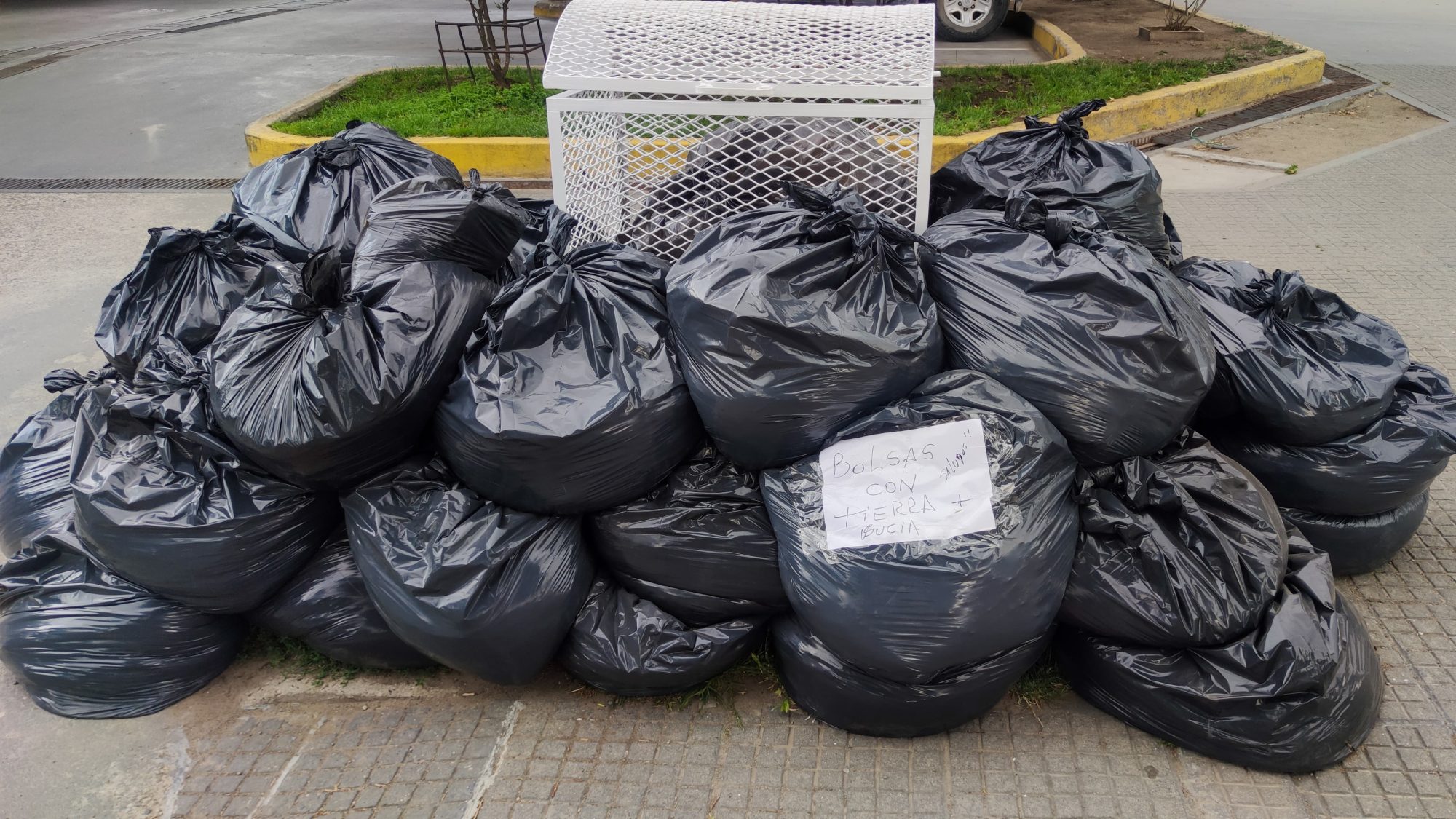 Esquel: La Municipalidad realizó un acta de infracción por mala disposición de residuos en la vía pública