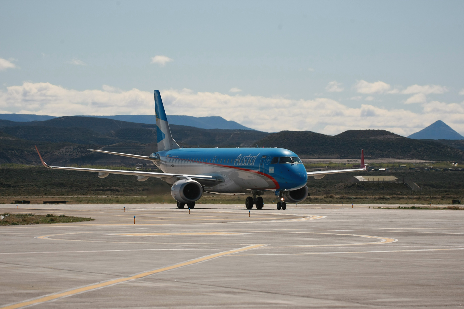 Pánico en un vuelo de Aerolíneas Argentinas en Chubut: Un avión aterrizó de emergencia en Comodoro tras llenarse de humo la cabina de pasajeros