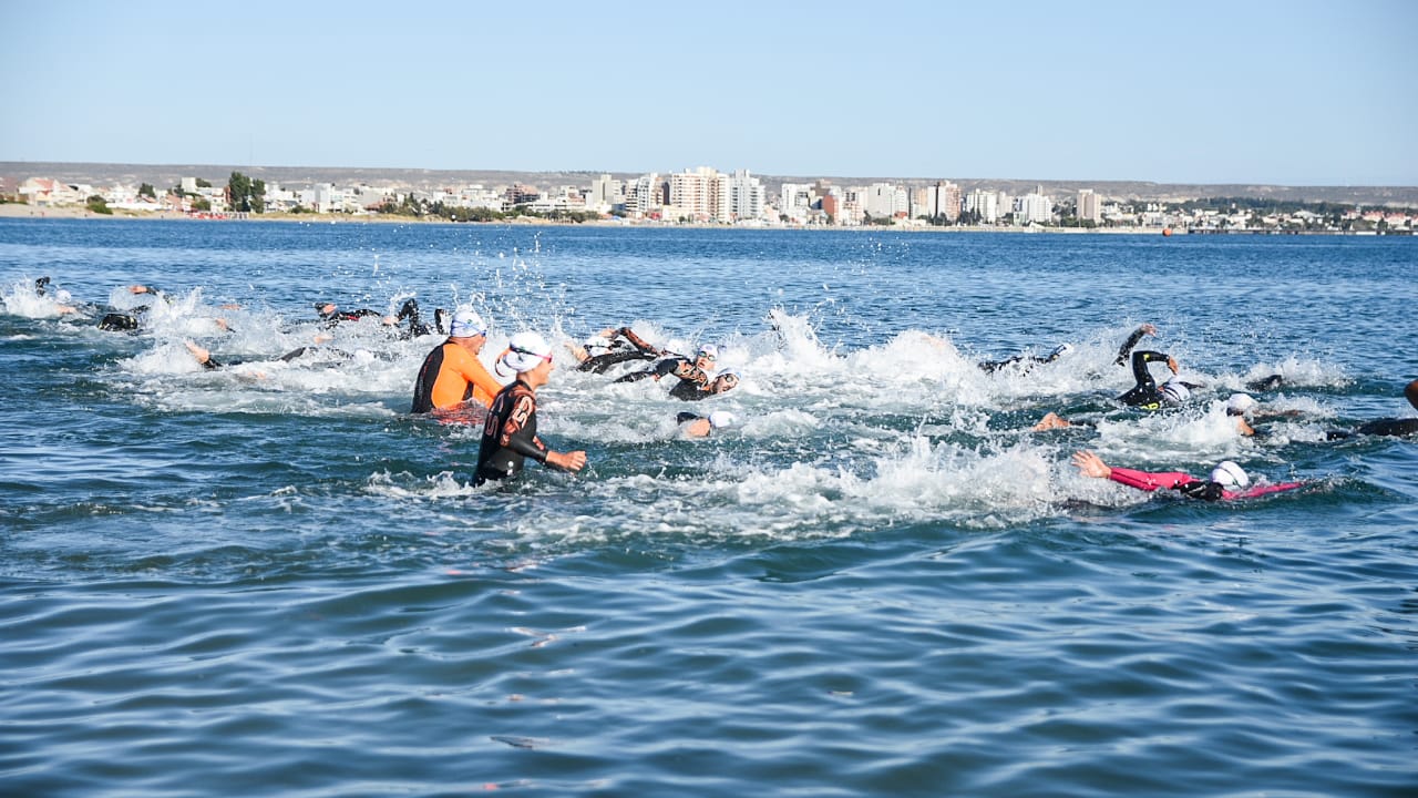 Puerto Madryn ofrece deportes de playa durante el verano para residentes y turistas de todas las edades