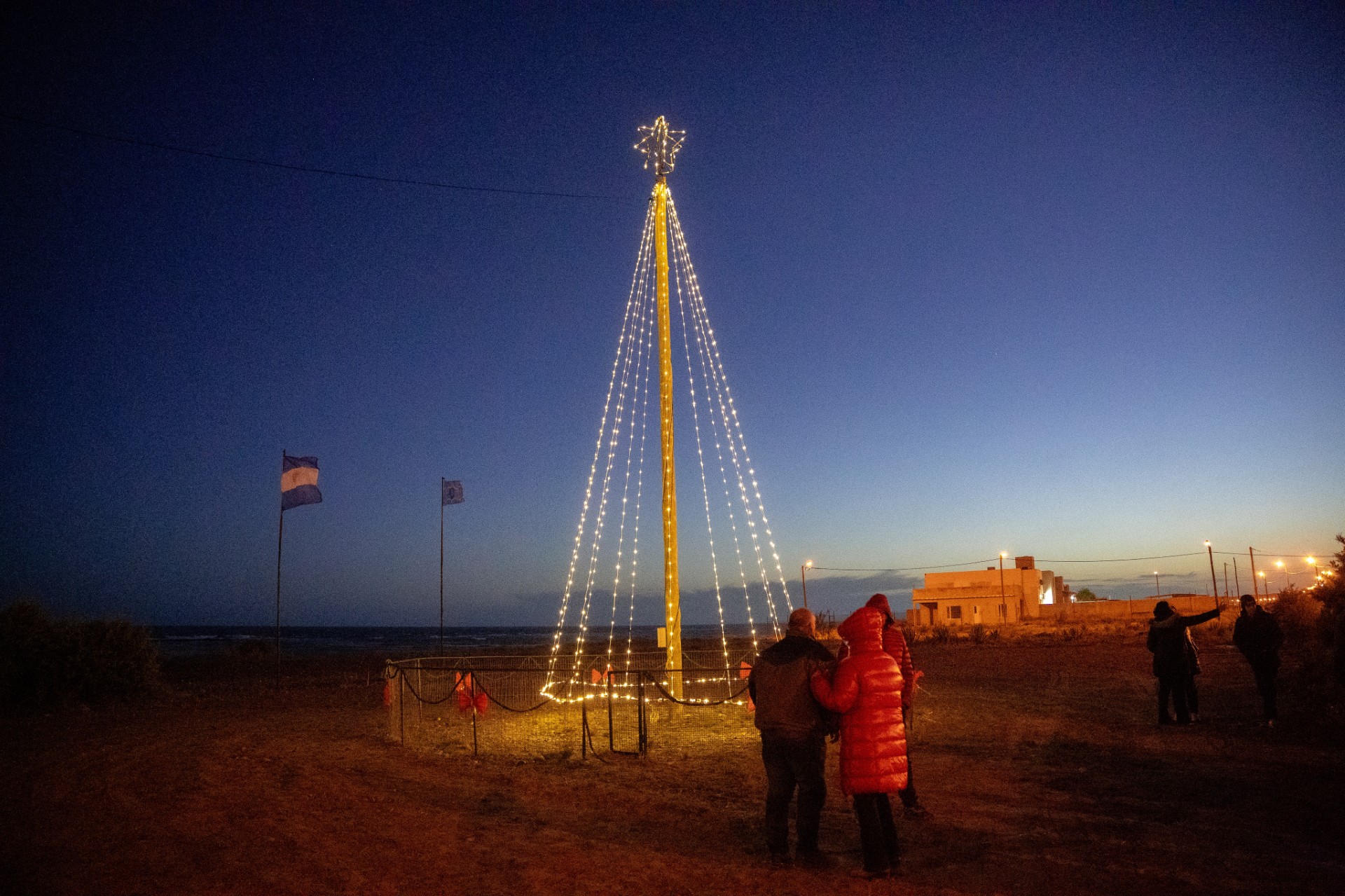 Iluminaron el árbol de Navidad en Cangrejales