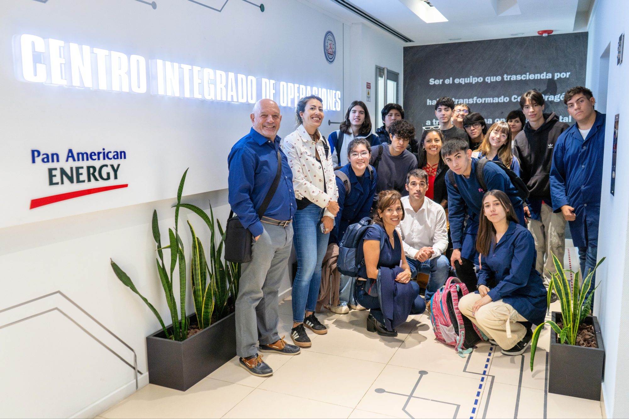 Estudiantes y docentes de escuelas técnicas visitaron el Centro Integrado de Operaciones de PAE en Comodoro Rivadavia
