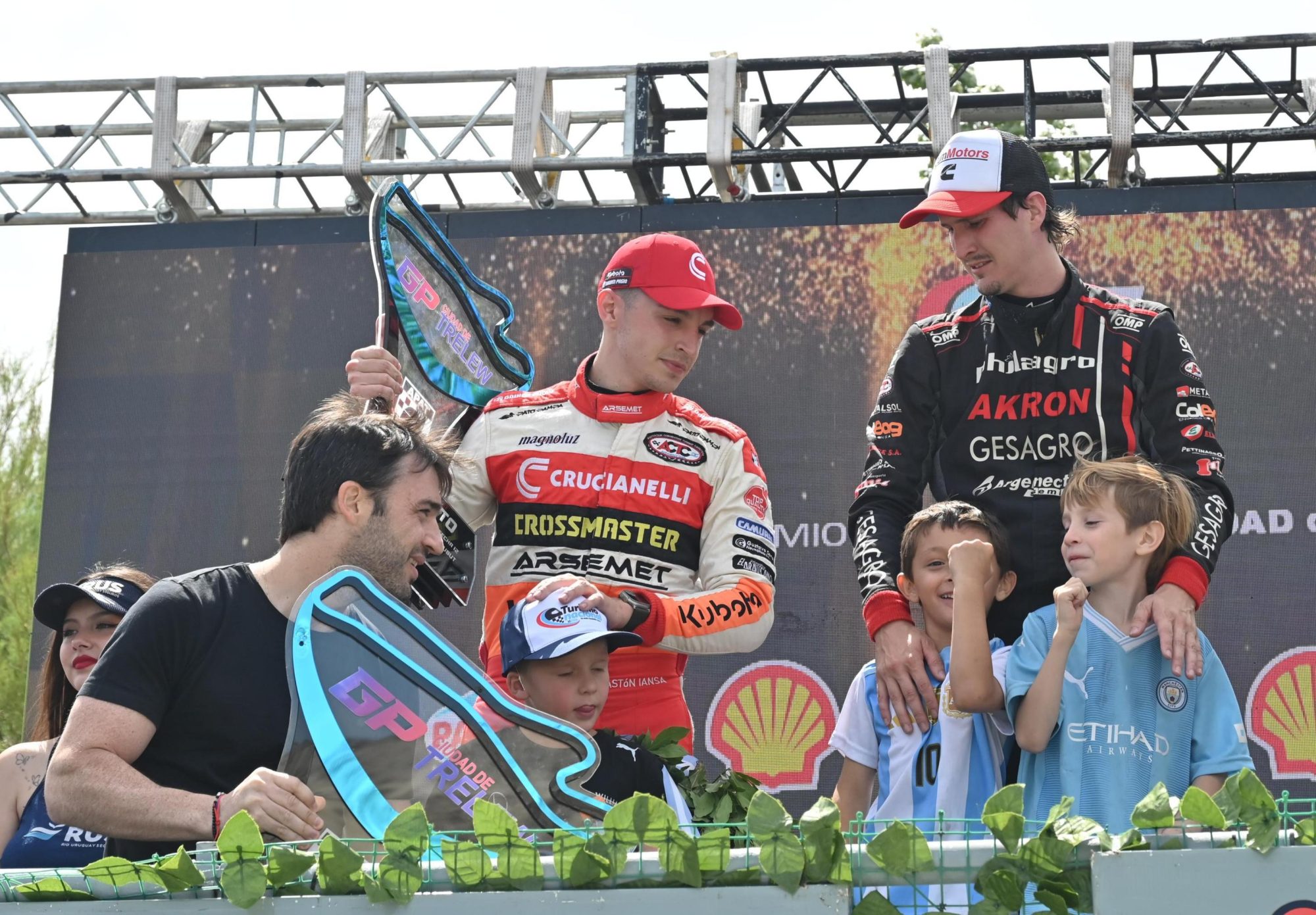 Torres: “Vamos a seguir acompañando al automovilismo y al deporte porque promueve el turismo y genera crecimiento para la provincia”