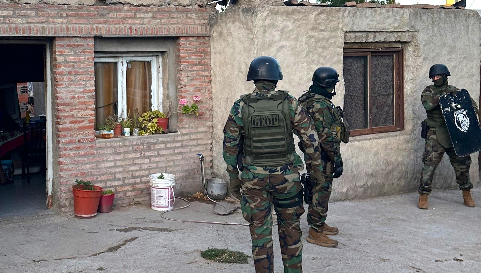 La Policía del Chubut detuvo a un sujeto que disparó contra una vivienda en Trelew