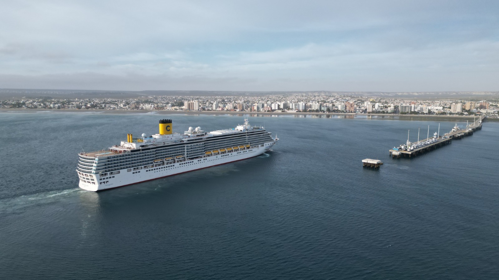 Temporada de Cruceros: El Costa Deliziosa arribó a Puerto Madryn con más de 1.700 pasajeros