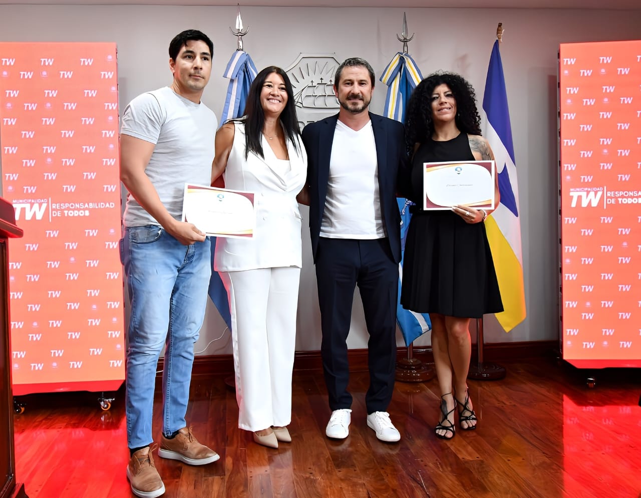 Merino avanza en la reestructuración del gabinete: Tomó juramento a funcionarios municipales