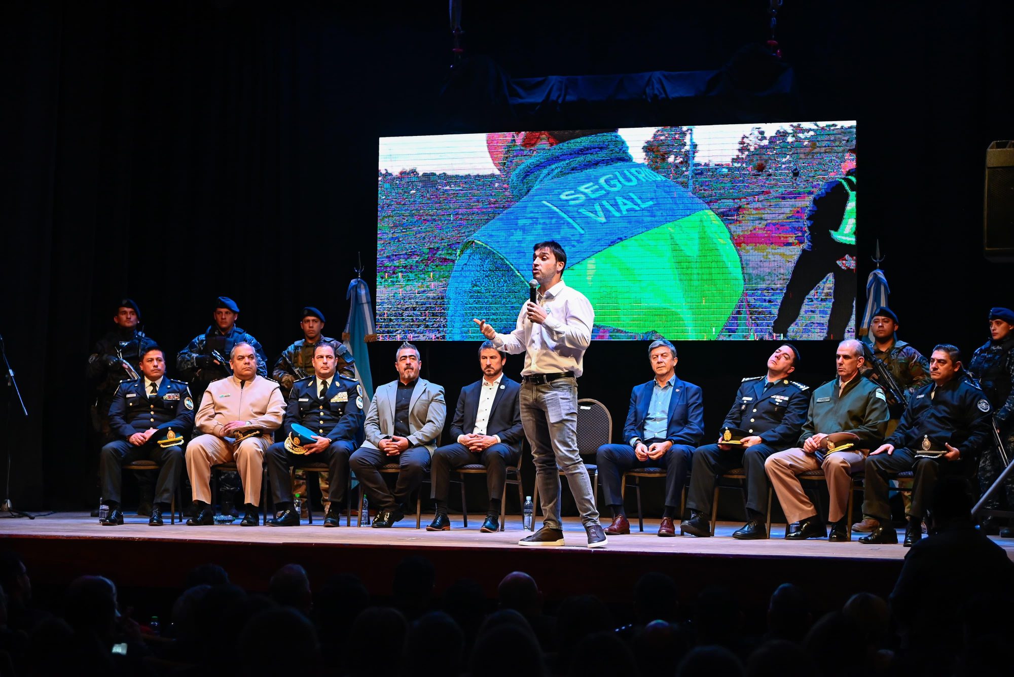 Torres pondrá en marcha un centro de monitoreo en Epuyén para reforzar la seguridad en la región cordillerana